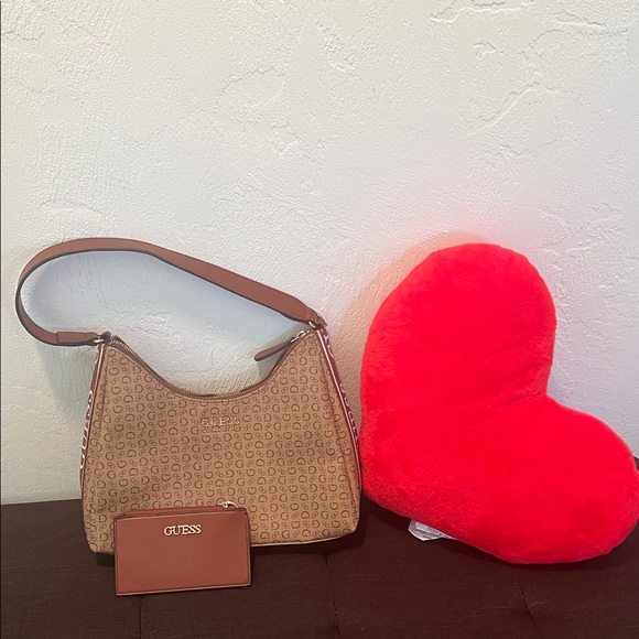 #1439**GUESS Tan Shoulder Bag with Pouch - Picture 4 of 12